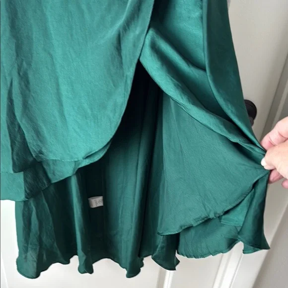 Elegant Green Asymmetrical Wrap Dress - Picture 3 of 4